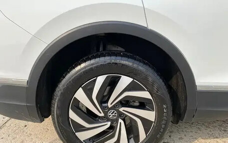 Volkswagen Tiguan II, 2022 год, 2 150 000 рублей, 18 фотография