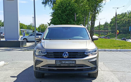 Volkswagen Tiguan II, 2021 год, 3 850 000 рублей, 2 фотография
