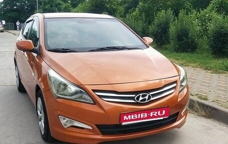 Hyundai Solaris II рестайлинг, 2015 год, 750 000 рублей, 1 фотография