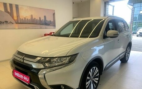 Mitsubishi Outlander III рестайлинг 3, 2019 год, 2 510 500 рублей, 1 фотография