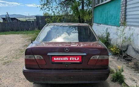 Mercedes-Benz E-Класс, 1996 год, 210 000 рублей, 2 фотография