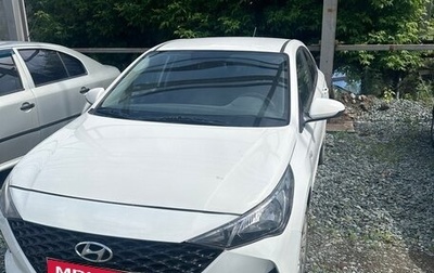 Hyundai Solaris II рестайлинг, 2021 год, 900 000 рублей, 1 фотография