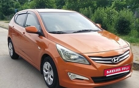 Hyundai Solaris II рестайлинг, 2015 год, 750 000 рублей, 2 фотография