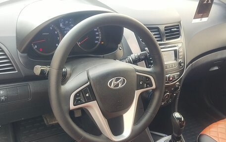 Hyundai Solaris II рестайлинг, 2015 год, 750 000 рублей, 28 фотография