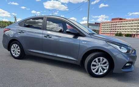 Hyundai Solaris II рестайлинг, 2017 год, 1 390 000 рублей, 2 фотография