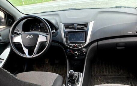 Hyundai Solaris II рестайлинг, 2011 год, 690 000 рублей, 6 фотография