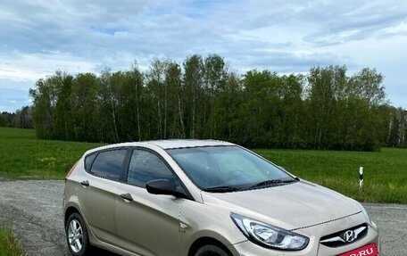 Hyundai Solaris II рестайлинг, 2011 год, 690 000 рублей, 4 фотография