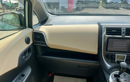 Toyota Ractis II, 2012 год, 989 000 рублей, 18 фотография