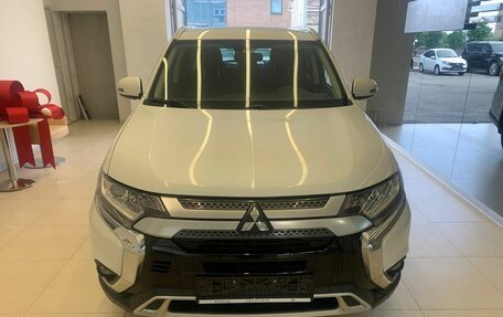 Mitsubishi Outlander III рестайлинг 3, 2019 год, 2 510 500 рублей, 2 фотография