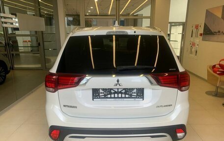 Mitsubishi Outlander III рестайлинг 3, 2019 год, 2 510 500 рублей, 5 фотография