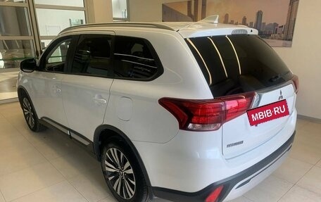 Mitsubishi Outlander III рестайлинг 3, 2019 год, 2 510 500 рублей, 6 фотография