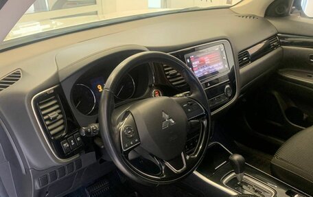 Mitsubishi Outlander III рестайлинг 3, 2019 год, 2 510 500 рублей, 13 фотография
