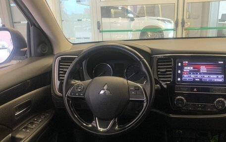 Mitsubishi Outlander III рестайлинг 3, 2019 год, 2 510 500 рублей, 8 фотография