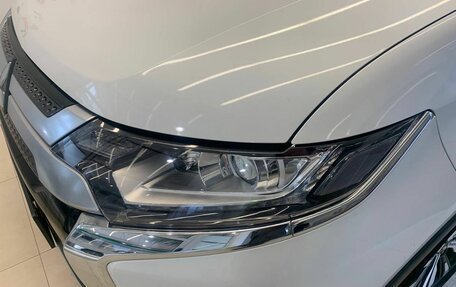 Mitsubishi Outlander III рестайлинг 3, 2019 год, 2 510 500 рублей, 14 фотография