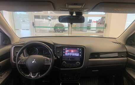 Mitsubishi Outlander III рестайлинг 3, 2019 год, 2 510 500 рублей, 11 фотография
