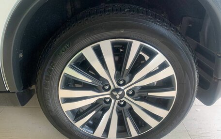 Mitsubishi Outlander III рестайлинг 3, 2019 год, 2 510 500 рублей, 15 фотография