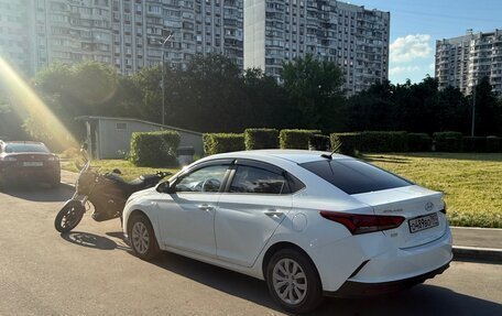 Hyundai Solaris II рестайлинг, 2021 год, 1 700 000 рублей, 5 фотография