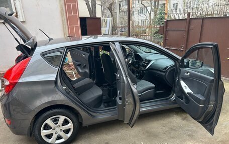 Hyundai Solaris II рестайлинг, 2013 год, 998 000 рублей, 24 фотография