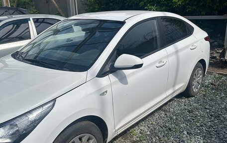 Hyundai Solaris II рестайлинг, 2021 год, 900 000 рублей, 2 фотография
