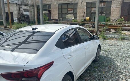 Hyundai Solaris II рестайлинг, 2021 год, 900 000 рублей, 5 фотография