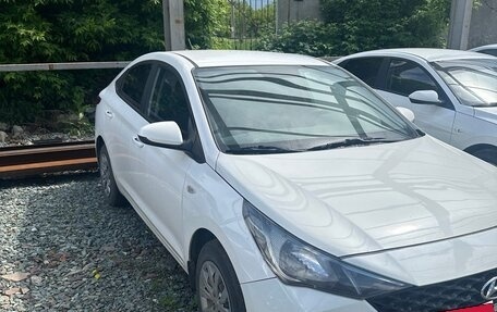 Hyundai Solaris II рестайлинг, 2021 год, 900 000 рублей, 3 фотография