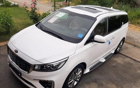 KIA Carnival III, 2018 год, 3 250 000 рублей, 2 фотография