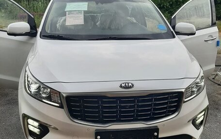 KIA Carnival III, 2018 год, 3 250 000 рублей, 3 фотография