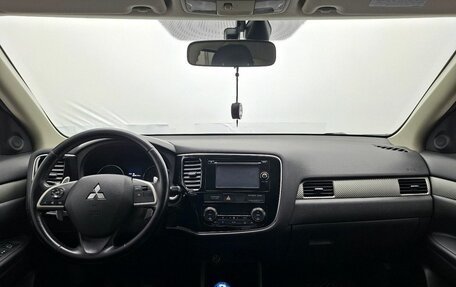 Mitsubishi Outlander III рестайлинг 3, 2014 год, 1 428 000 рублей, 19 фотография