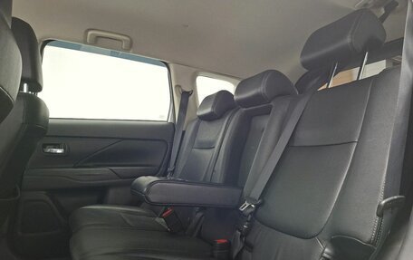 Mitsubishi Outlander III рестайлинг 3, 2014 год, 1 428 000 рублей, 10 фотография