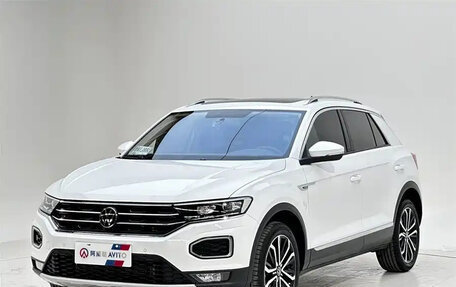 Volkswagen T-Roc I, 2022 год, 1 700 000 рублей, 1 фотография