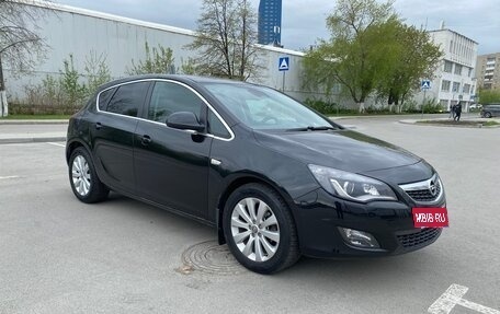 Opel Astra J, 2011 год, 690 000 рублей, 2 фотография