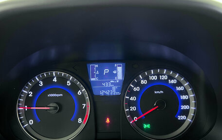 Hyundai Solaris II рестайлинг, 2015 год, 1 120 000 рублей, 13 фотография