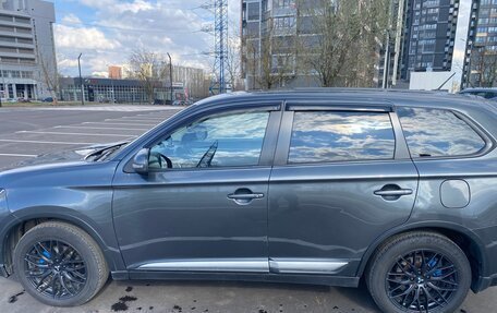 Mitsubishi Outlander III рестайлинг 3, 2016 год, 1 550 000 рублей, 3 фотография
