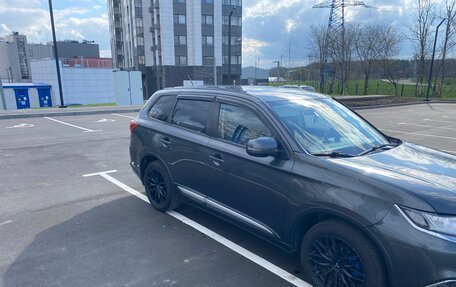 Mitsubishi Outlander III рестайлинг 3, 2016 год, 1 550 000 рублей, 4 фотография