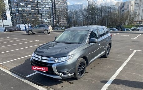 Mitsubishi Outlander III рестайлинг 3, 2016 год, 1 550 000 рублей, 2 фотография