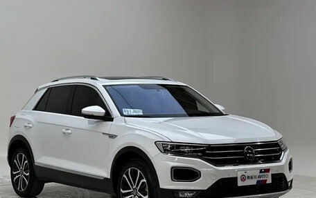 Volkswagen T-Roc I, 2022 год, 1 700 000 рублей, 2 фотография
