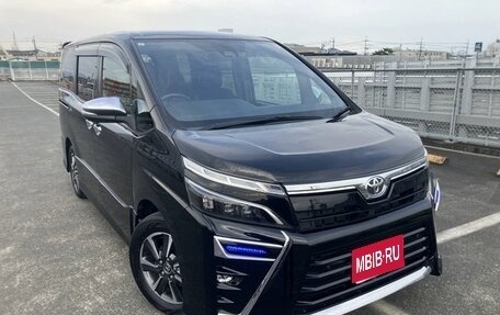 Toyota Voxy III, 2021 год, 1 756 000 рублей, 1 фотография