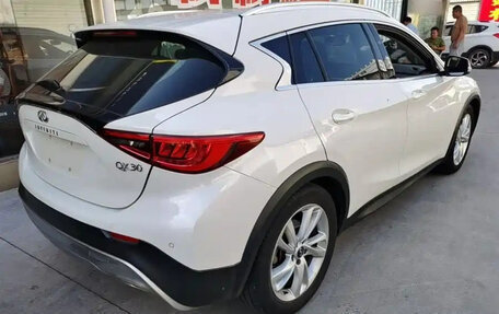 Infiniti QX30, 2017 год, 1 233 000 рублей, 5 фотография