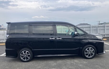 Toyota Voxy III, 2021 год, 1 756 000 рублей, 8 фотография