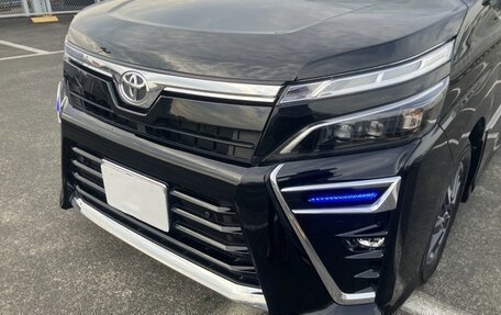 Toyota Voxy III, 2021 год, 1 756 000 рублей, 4 фотография