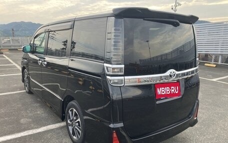 Toyota Voxy III, 2021 год, 1 756 000 рублей, 7 фотография