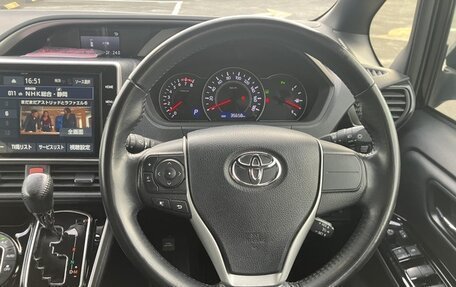 Toyota Voxy III, 2021 год, 1 756 000 рублей, 12 фотография