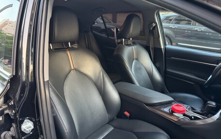 Toyota Camry, 2019 год, 2 950 000 рублей, 6 фотография