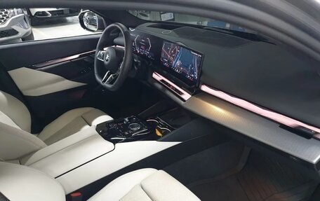 BMW 5 серия, 2025 год, 5 124 013 рублей, 9 фотография