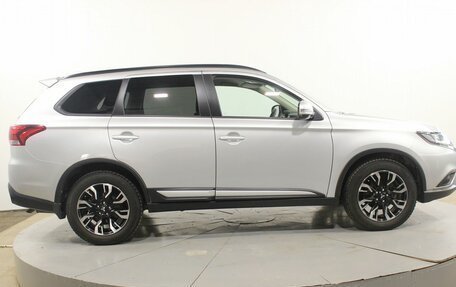 Mitsubishi Outlander III рестайлинг 3, 2021 год, 3 100 000 рублей, 6 фотография