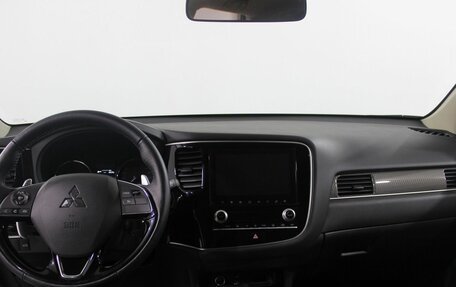 Mitsubishi Outlander III рестайлинг 3, 2021 год, 3 100 000 рублей, 11 фотография