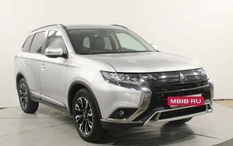 Mitsubishi Outlander III рестайлинг 3, 2021 год, 3 100 000 рублей, 7 фотография