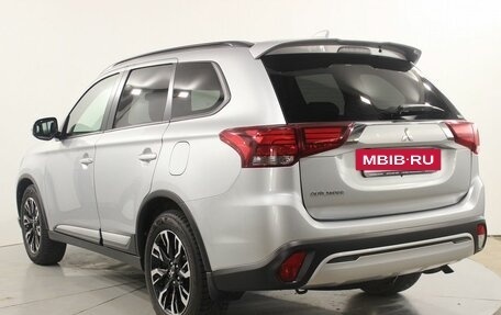 Mitsubishi Outlander III рестайлинг 3, 2021 год, 3 100 000 рублей, 3 фотография