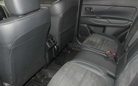 Mitsubishi Outlander III рестайлинг 3, 2021 год, 3 100 000 рублей, 14 фотография