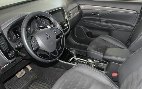 Mitsubishi Outlander III рестайлинг 3, 2021 год, 3 100 000 рублей, 12 фотография